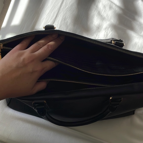 Prada Saffiano leather extra large double zip Galleria tote in black - Picture 10 of 17